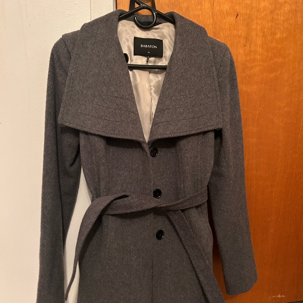Grey Aritzia XS wool babaton coat. Used condition but classy coat.